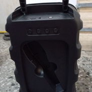 Vendo mi bocina que solo tiene un mes de uso, se escucha super bien y tiene su micrófono - Img 56123900