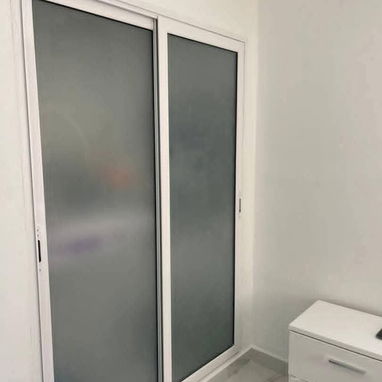 Marquetería de Aluminio y Cristal [ Puertas ,Ventanas ,Bajos de Mesetas ,Paños Fijos ,Mamparas de Baño entre otras cosas - Img 123511560