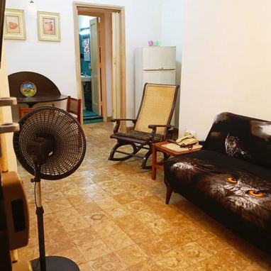 Se vende apto de dos cuartos, primer piso muy próximo a 23 y 12. - 2/7