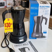 Vendo Cafeyera eléctrica nueva marca ROYAL - Img 57596032
