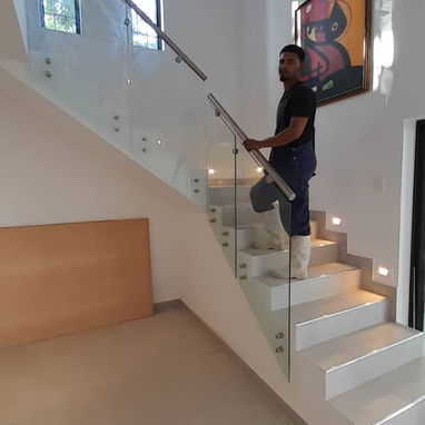 🤩 💯 🔝 🔨 🪛 RECIENTE INSTALACIÓN 🪛 🔨 🔝 💯 🤩 Barandal para escalera, de cristal 10mm, sujetado con Herrajes y tu - Img 122509787