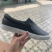 Zapatos de hombre de material no tienen muerte muy bonitos clásicos número 44 depende el pie le puede servir a un 43 - Img 56480701
