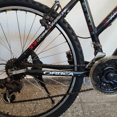 Vendo bicicleta de montaña, Orbea Tuareg, con cuadro negro y diseño clásico. Rin 26 - 9/9
