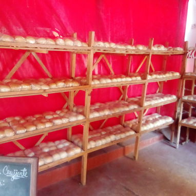 Se necesita dependiente con experiencia para panadería ubicada en calle 10 esquina 23 vedado,interesadas escribir al Wha - Img 126084177