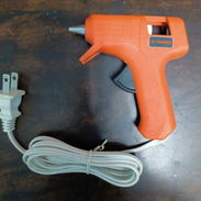 Pistola de silicona marca Truper con barra de silicona incluida - Img 55770892