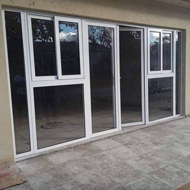 Carpinteria de aluminio..Realizamos todo tipo de diseños modernos en carpintería de aluminio - Img 118833036