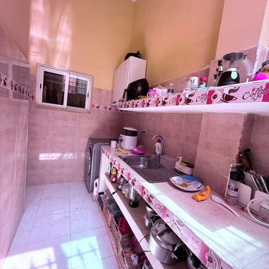 Ref # 85. Ofertaa casa semi independiente en excelente zona de Playa con posibilidad de carporshe. - 6/10