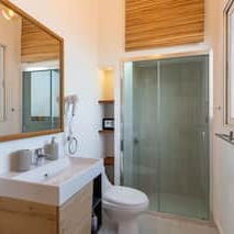 Precioso refugio de 2 dormitorios y 2 baños. Bellamente encantador, perfecto para usted. - Img 123012596