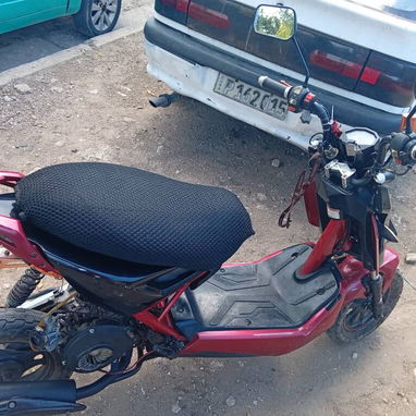 Venta de Moto Susuki, X-men GSPGRO de 50 cc (automática) en 800 USD - Img 123203188