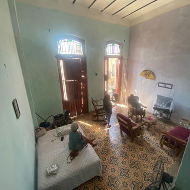 Sr vende un apartamento amplio en la Habana vieja - Img 121042356