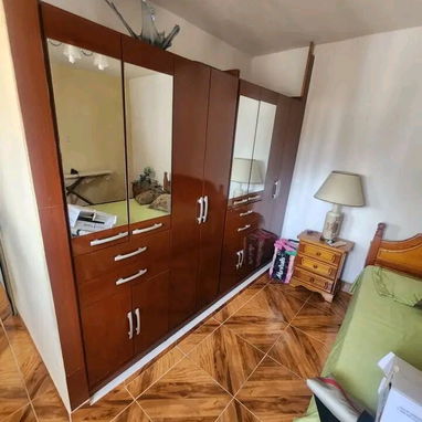 Vendo casa habilitada para rentar de 4 habitaciones, 4 baños y garaje cerca de la Ciudad Deportiva. - Img 105568097