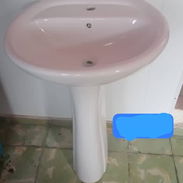 Lavamanos.,pedestales .,pilas para cosina y para baño.,tapas sanitarias.,duchas.,junquillos ., cemento cola blanco. - Img 55870402