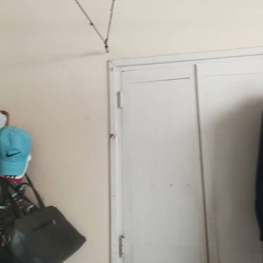 CASA EN VENTA A MEDIA CUADRA DE AYESTARÁN - 2/10
