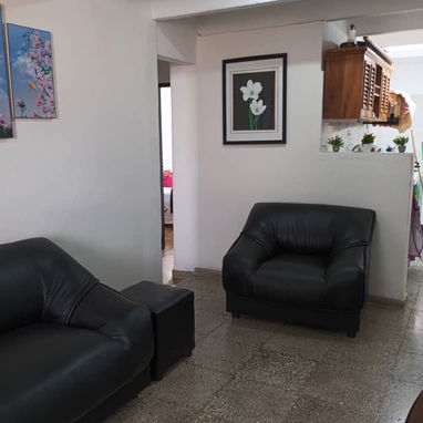 🏡Casa ofertando 🔖 📍 Ubicado en Casino Deportivo, Cerro (barrio tranquilo), cuarto piso📍 🌟✨Totalmente remodelado. - Img 127827883