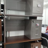 Escritorio con llave y gavetas nuevos en su caja mensajería incluida en la Habana comunícate con Pedro - Img 53261484