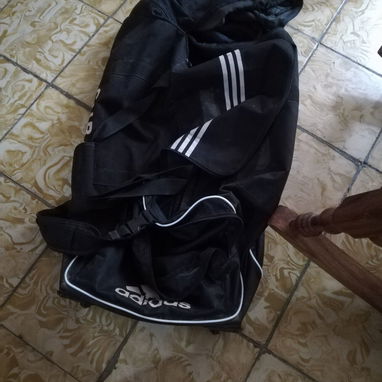 Vendo maquina de pelar eléctrica, cocina de gas dos hornillas, gusano para viajar,fuente y pozuelos todo nuevo - Img 124934546