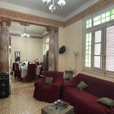Casa amplia con garaje y enrrejada en el Vedado - Img 118574413