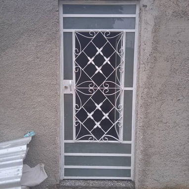 Realizamos trabajos de herrería dándole seguridad a su hogar,con rejas de protección con garantía, calidad y excelencia - Img 123151089