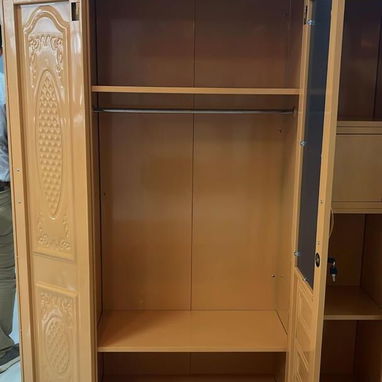 Escaparate con caja fuerte - Img 117976332