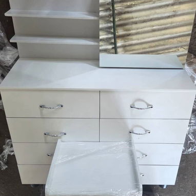 Excelente Espejos con estante, Gabeteros, mesas d PC y closes - Img 118848192