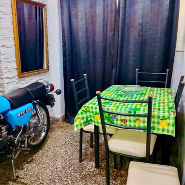 APARTAMENTO TRIPLEX DE 4 CUARTOS EN EL VEDADO POR 25000 USD! (REMODELADO, CERCA DE 26 Y 17) - 2/7