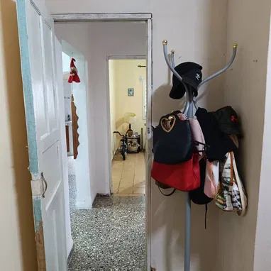 Venta de casa puerta de calle,con terraza, garaje, incluye una moto eléctrica  en La Lisa - 6/10