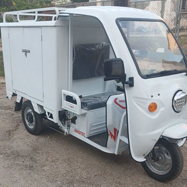Moto eléctrica, triciclo eléctrico de carga y triciclo eléctrico de carga con cabina abierta y cajón cerrado - Img 119660917