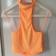 Top halter, marca BERSHKA. Color naranja . Tallas M y L - Img 55969940