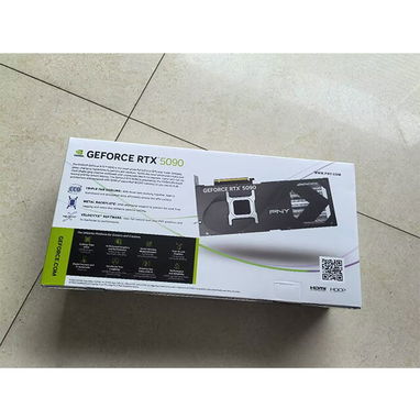 PNY RTX 5090 OC 32G - 3/6