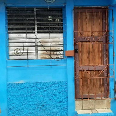 Se vende o se permuta casa ubicada en Heredia #507 bajos entre San Agustín y Barnada la cual consta de 3 cuartos, sala, - 2/10