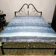 Cama de tubo + colchón y mesita - Img 55224749