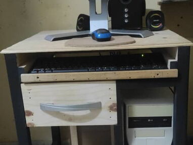 PC Completa de 3ra generación con mesa escritorio - Img main-image
