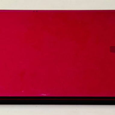 Laptop Acer roja. Equipo confiable con rendimiento ideal para algunos juegos y trabajos de programación informática. - 3/5