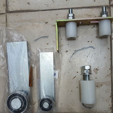 Sistema de rueda fijas, rodos de silicona con rodillos guías y sistema de rodamientos - 3/4