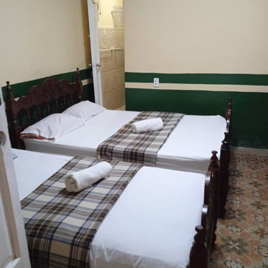 SE VENDE CASA AL ESTILO COLONIAL EN EL MISMO CENTRO DE TRINIDAD.UBICACION PRIVILEGIADA - 9/10