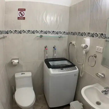 APTO PRIVADO en el vedado. PLAZA. DE una habitación climatizada(NO SE VA LA CORRIENTE).54026428 - Img 28861886