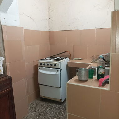 Vendo apto en bajos en el Vedado - Img 119533158