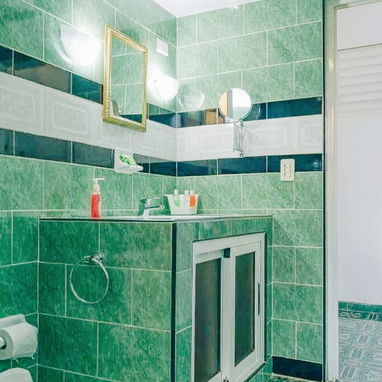 🏠 Apartamento De Renta Con Vista Al Mar, Vedado. 💡 Tiene respaldo energético. 📱 Reserve: +5355149761 - 7/10