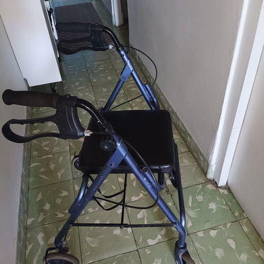 Se vende andador de adulto - Img 123556464