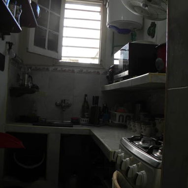 🏡SE VENDE APARTAMENTO EN PRIMER PISO, muy amplio, en CENTRO HABANA. TIENE PARQUEO - Img 120934305