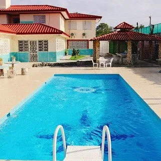 Casa con piscina - Img 122344698