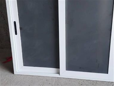 Se venden puertas y ventanas de aluminio con cristal - Img 66427270