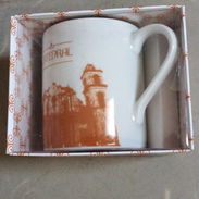 Taza souvenir con imagen de la Catedral de La Habana. Fina manufactura española. Caja original apropiada para regalo - Img 48537352