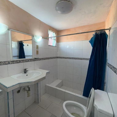 Se vende casa biplanta en bajos en playa - Img 121032823