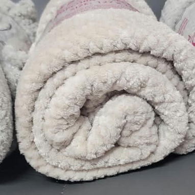 ❄️Mantas suaves microfibra  ✅ Medidas: 127 cm x 152  cm  💵$10 usd  🌈Gris oscuro, Gris medio, Beich claro. - 3/3