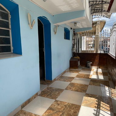 Se vende casa de 3 pisos en calzada luyanohecha completa nueva 58275096 ajustable con dinero en mano con cosas o vacía - Img 114857732