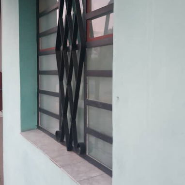 Apartamento semiinterior, de un edificio biplanta,consta de sala-comedor,1 cuarto, cocina y baños nuevos patio interior - Img 120885849