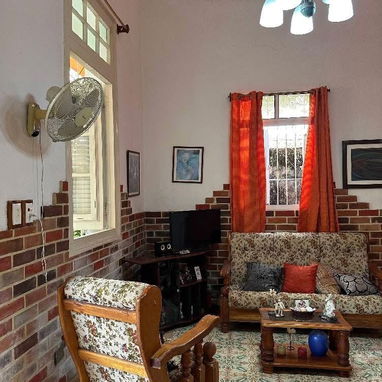 CASA INDEPENDIENTE EN EL VEDADO – AHORA 100 000 USD - 9/10