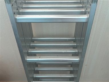 Escalera de aluminio plegable original - Img main-image