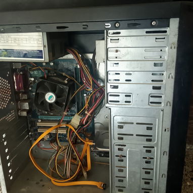 Torre de pc en bien estado - Img 125177848